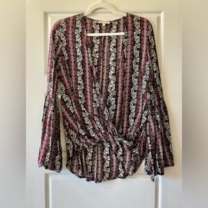 Promesa - size M - Elegant Black and Red Women's Top